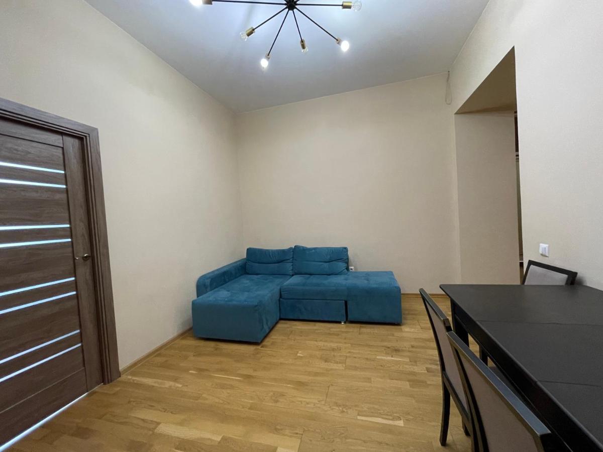 Avangard Qn Romana 26 Apart Lviv Exterior photo