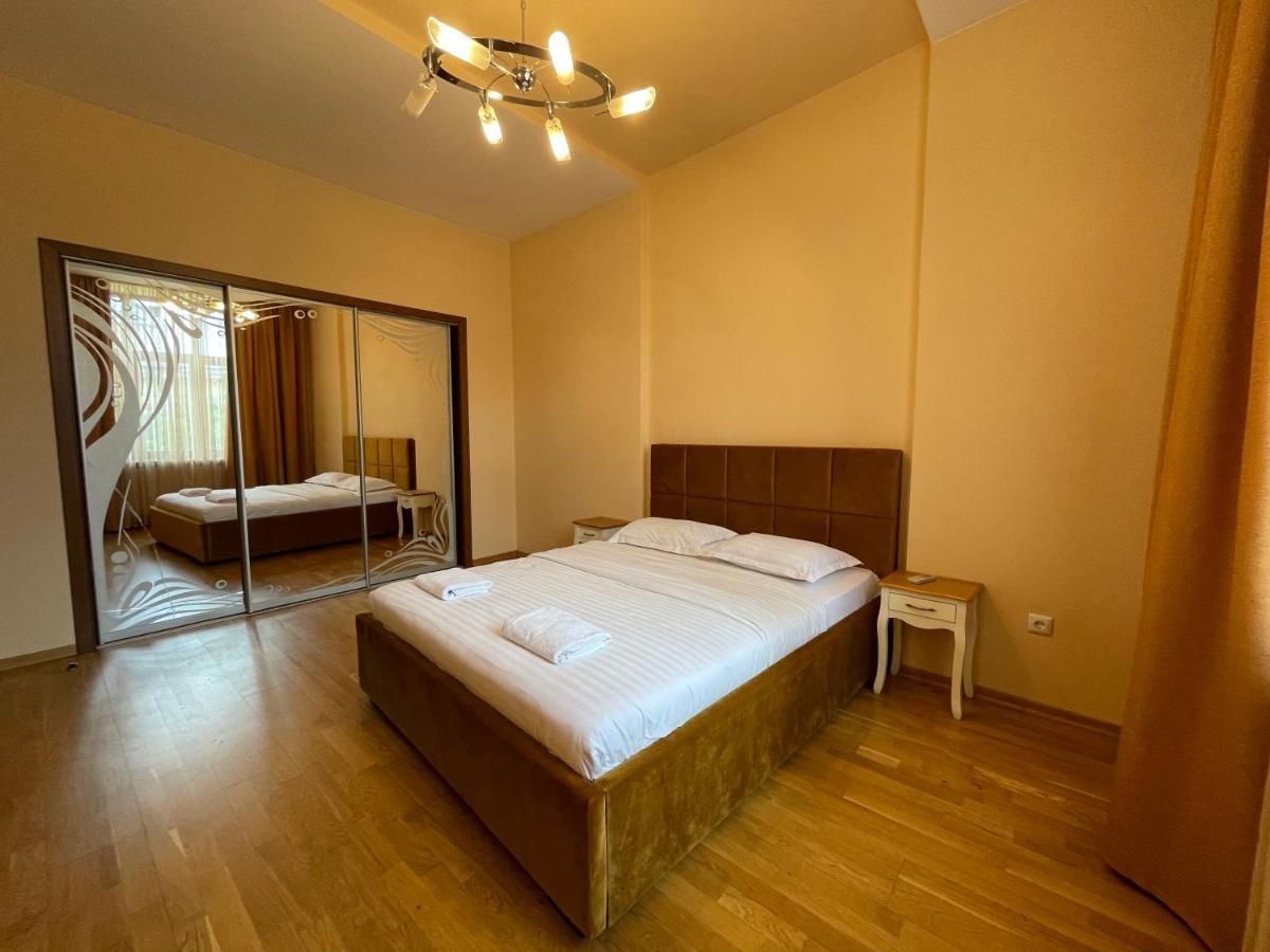 Avangard Qn Romana 26 Apart Lviv Exterior photo