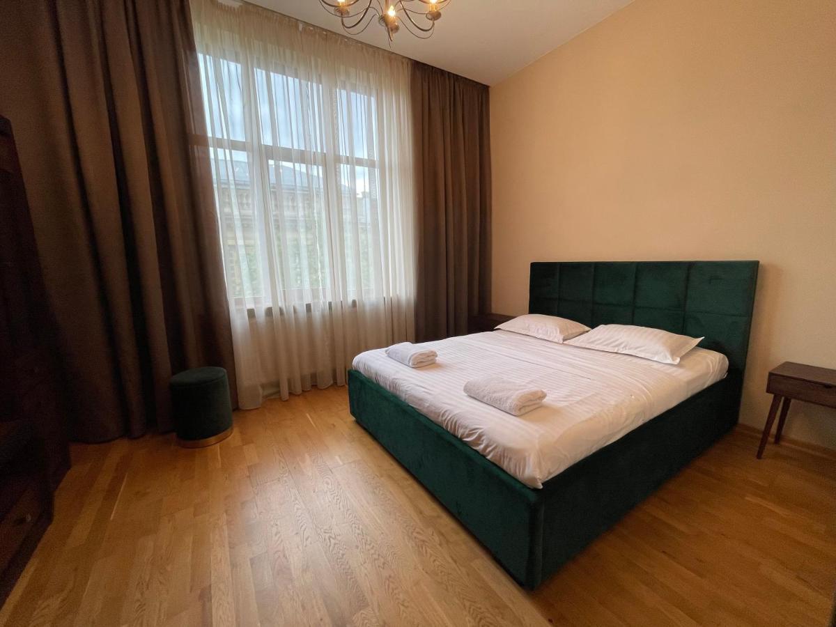 Avangard Qn Romana 26 Apart Lviv Exterior photo