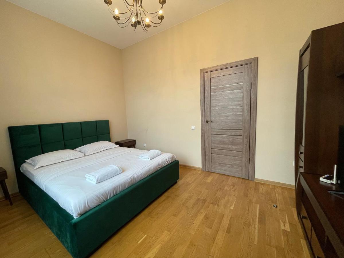 Avangard Qn Romana 26 Apart Lviv Exterior photo