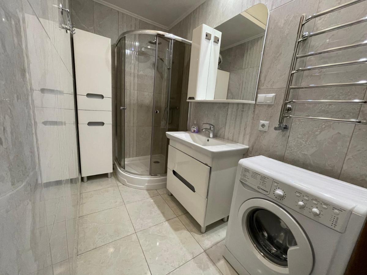 Avangard Qn Romana 26 Apart Lviv Exterior photo